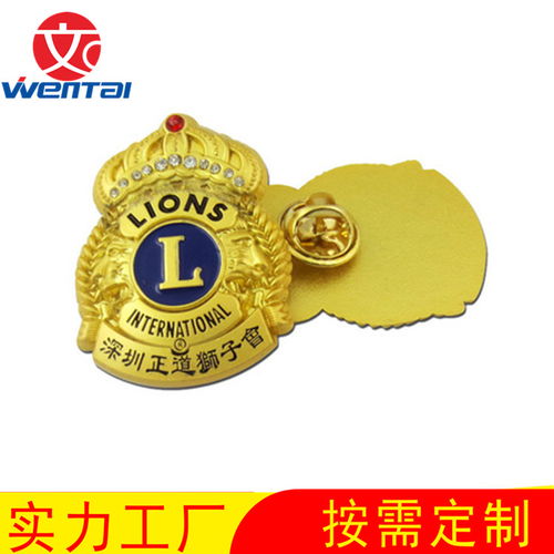 上?；照聫S家 異型鏤空琺瑯胸章的個(gè)性化定制服務(wù)